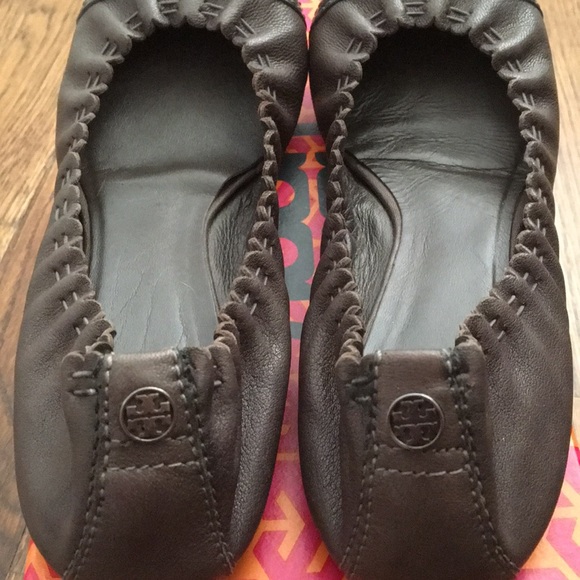 Tory Burch size 8 Abbey leather flats in smoke - Picture 3 of 7